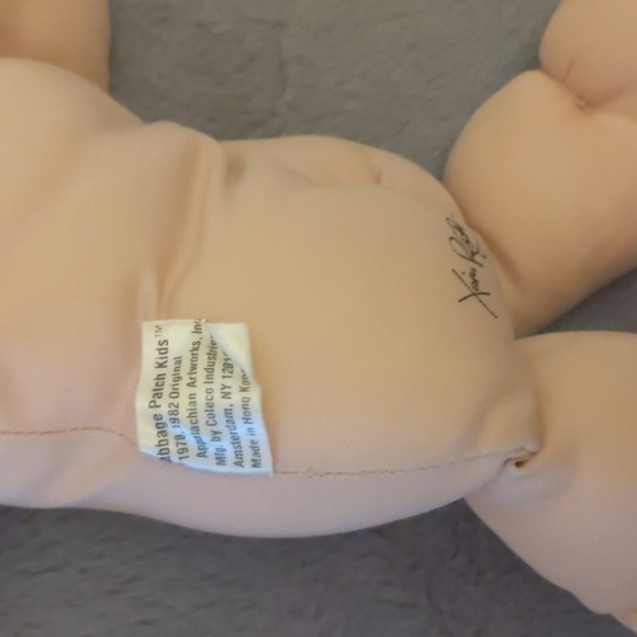 Vintage blonde Cabbage Patch doll. - Picture 5 of 5